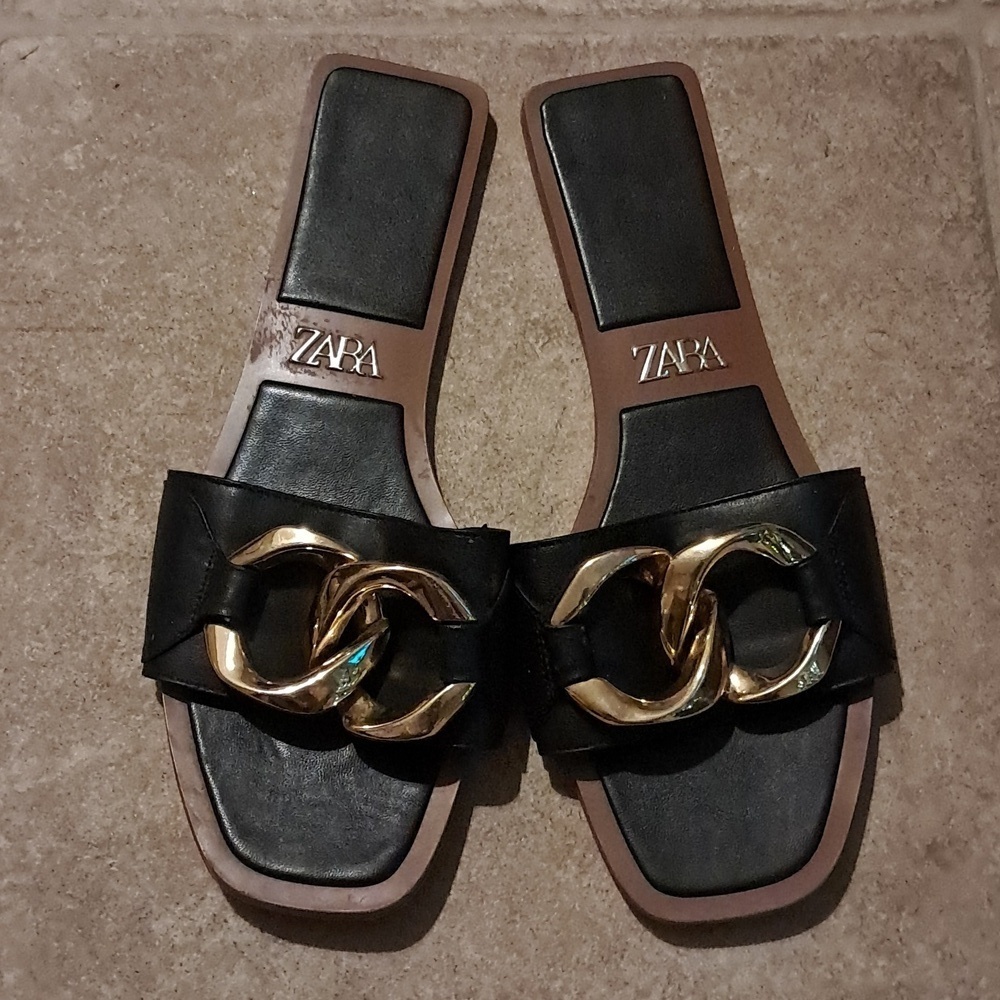 Zara Black Faux Leather Chunky Chain Flat Sandals Size 41/10-10.5